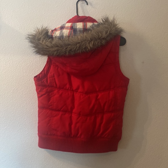 Maurice’s red vest with plaid furry hood size small - Picture 5 of 8